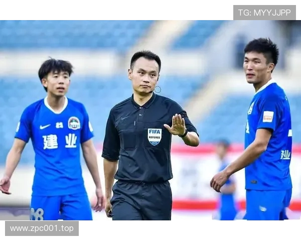 足协杯上海德比焦点战李海新主哨艾堃坐镇视频裁判全力护航公平比赛